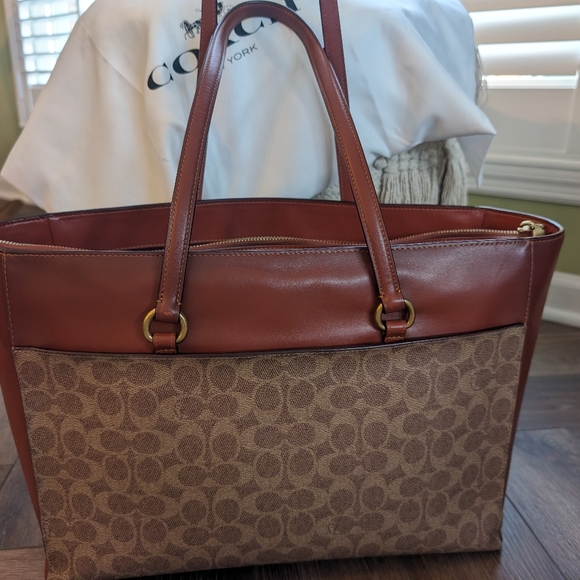 Coach Folio Tote in Signature Canvas - Picture 2 of 6